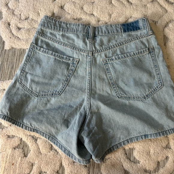 Brand new Hollister shorts - Picture 2 of 3